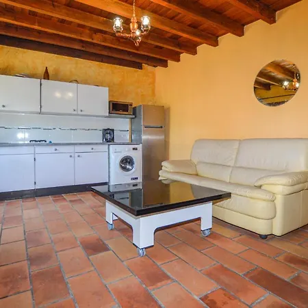 1 Bedroom Pet Friendly In Chiavari *